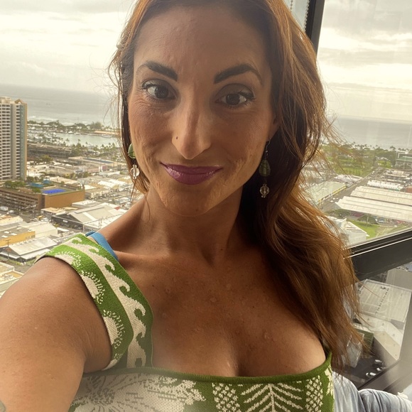 Meet your Posher, Elle Em (long for LM, short for LisaMarie). - Picture 4 of 7